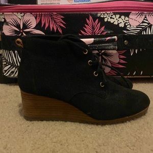 Black Dr. Scholls wedges, size 8, and slightly worn.